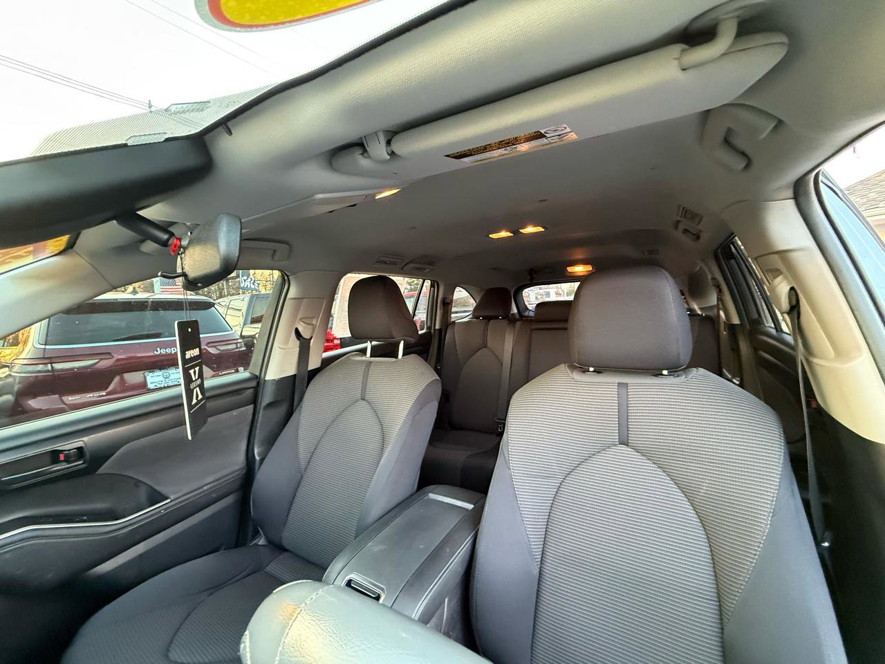 Used 2021 Toyota Highlander LE image 12