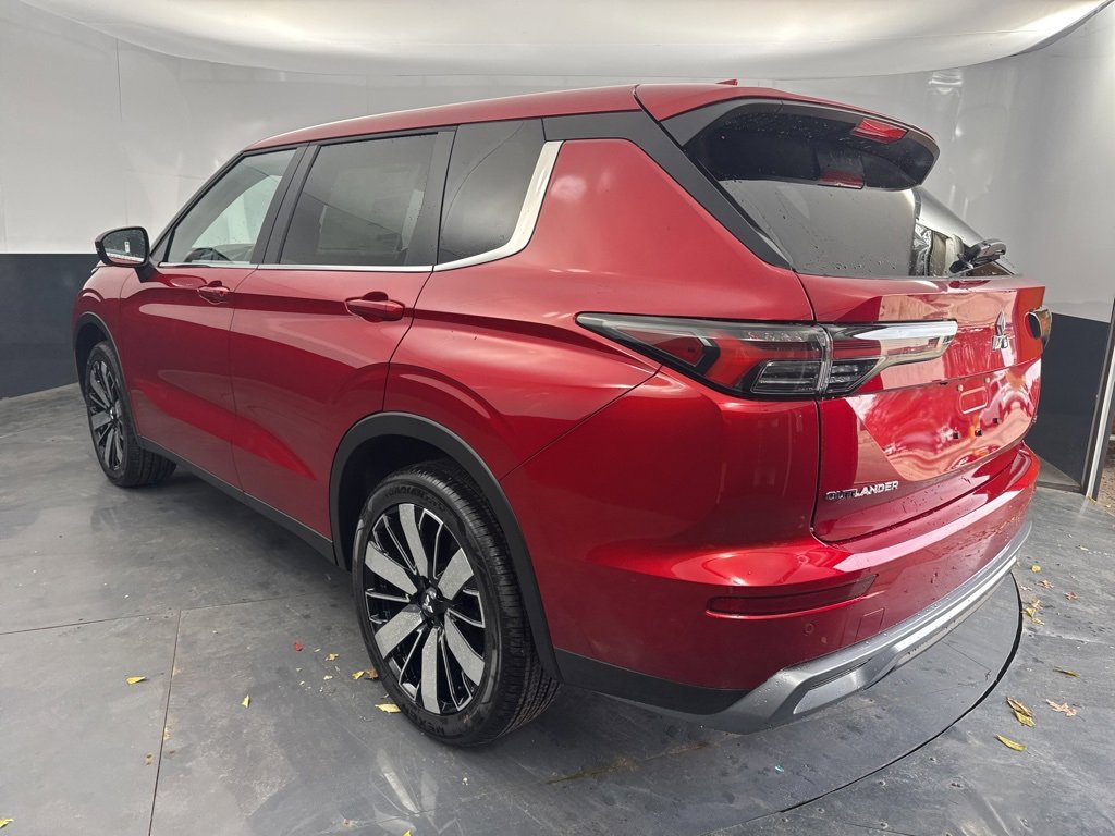 New 2025 Mitsubishi Outlander SE image 5