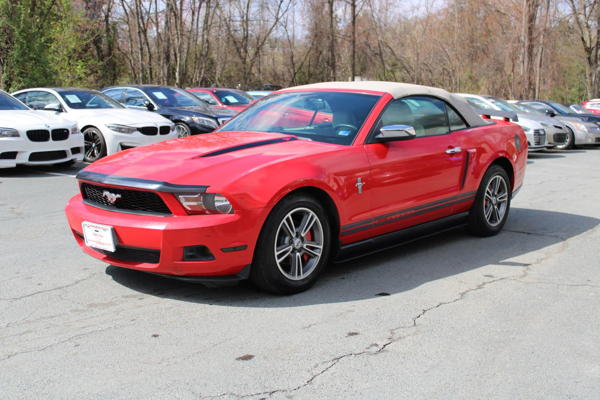 Used 2010 Ford Mustang Convertible image 3