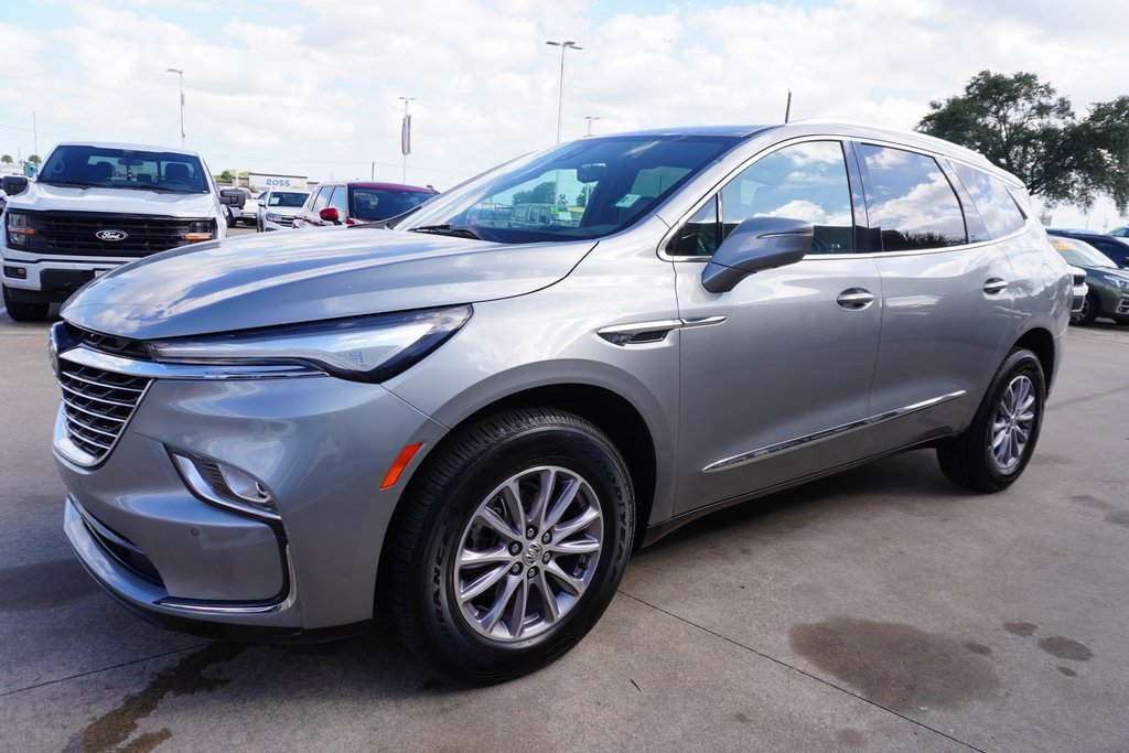 Used 2024 Buick Enclave Premium image 3