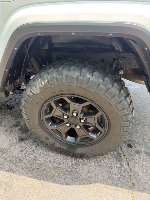 Used 2022 Jeep Gladiator Willys AWD/4WD image 29