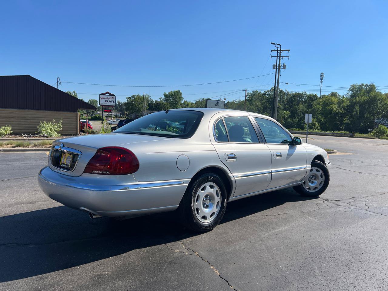 Used 2000 Lincoln Continental FWD image 9