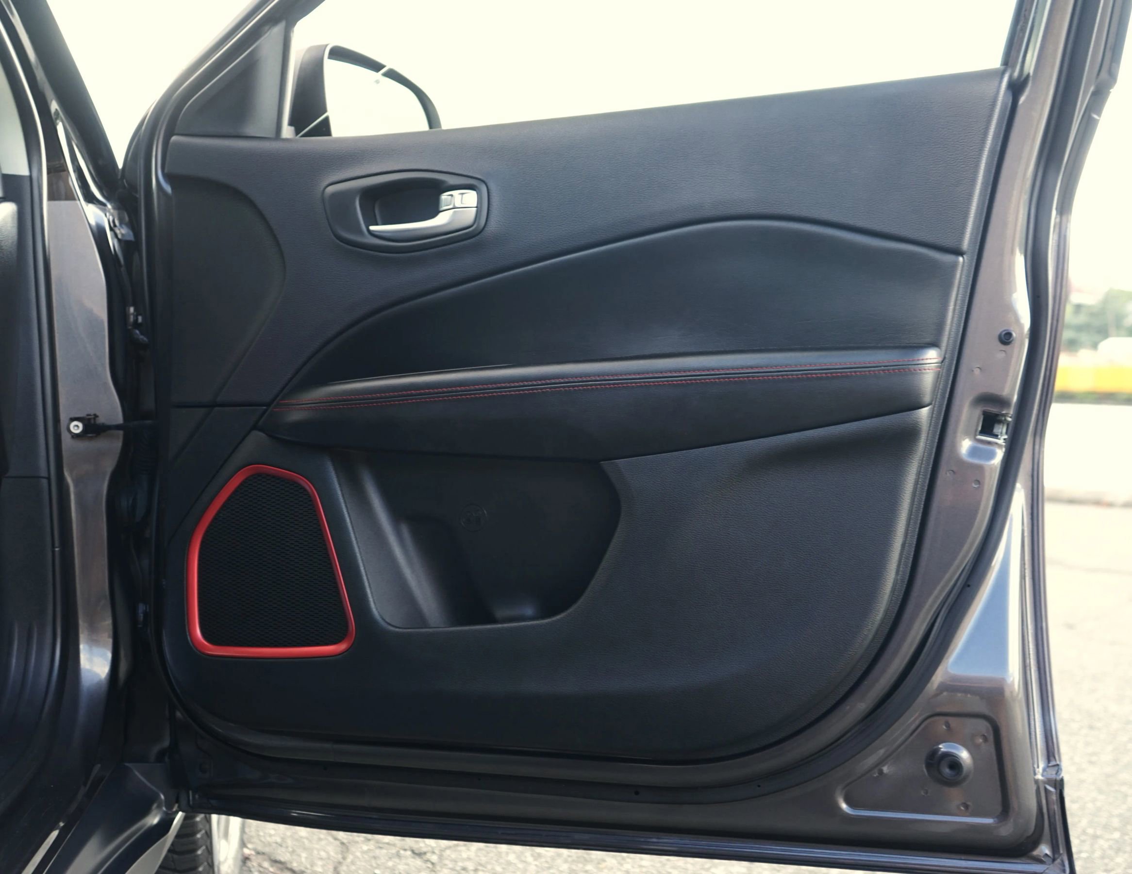 Used 2018 Jeep Compass Trailhawk image 31