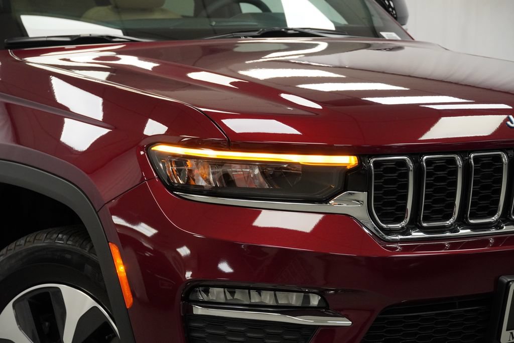 Certified 2025 Jeep Grand Cherokee Limited 4xe w/ Luxury Tech Group II AWD/4WD image 5