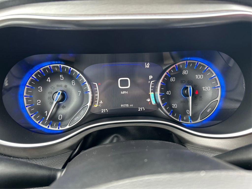 Used 2020 Chrysler Pacifica Limited w/ Quick Order Package 27H Red S image 21