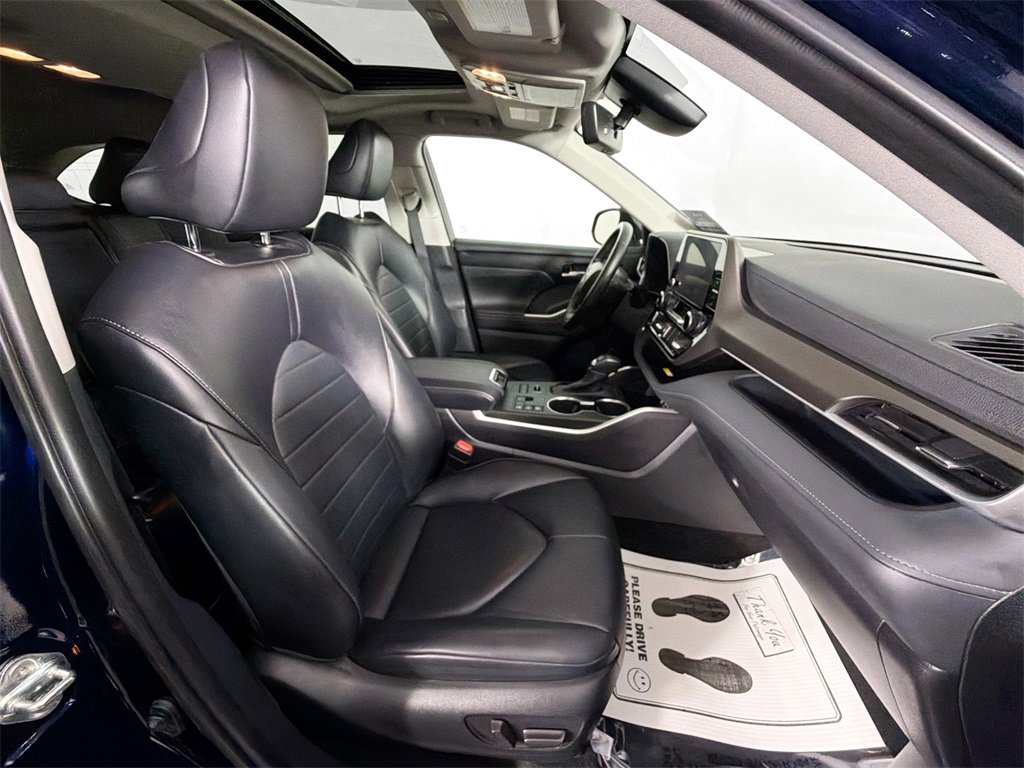 Used 2023 Toyota Highlander L image 26