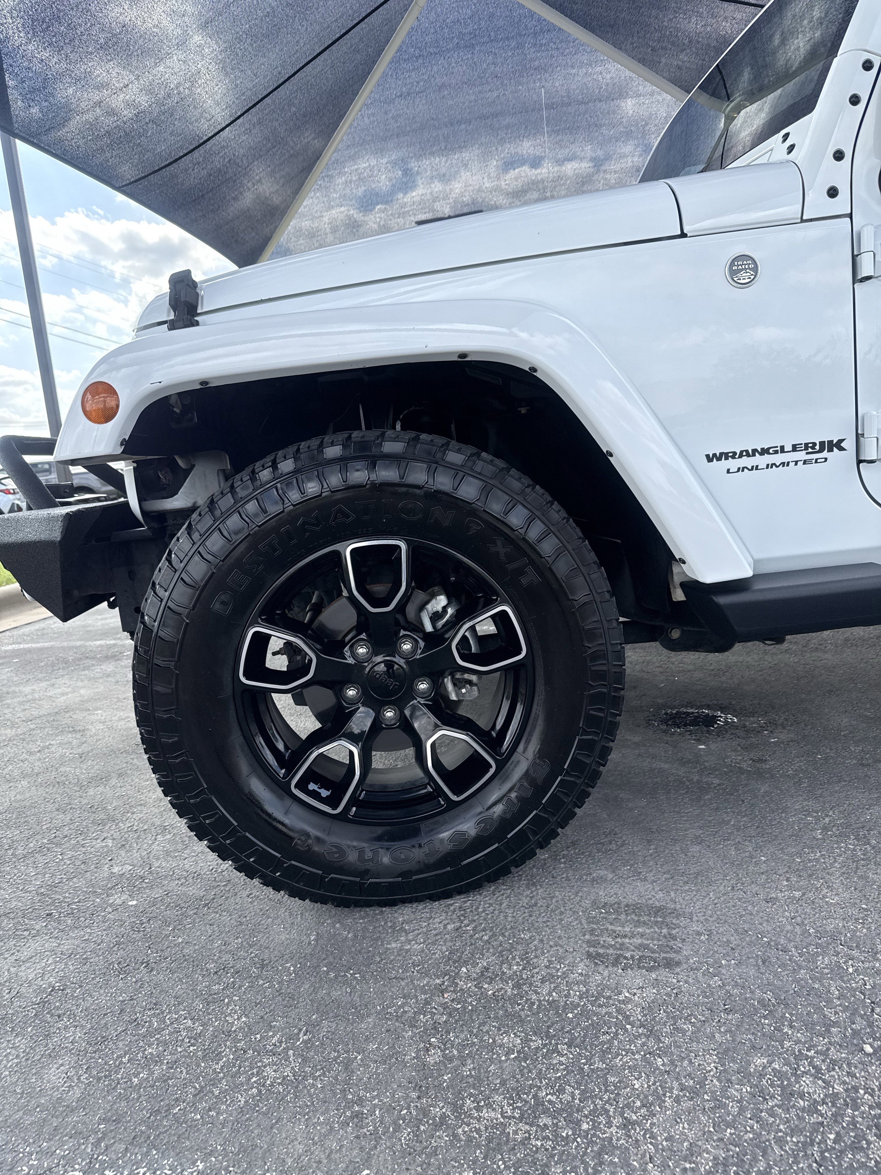 Used 2018 Jeep Wrangler Unlimited Sahara AWD/4WD image 35