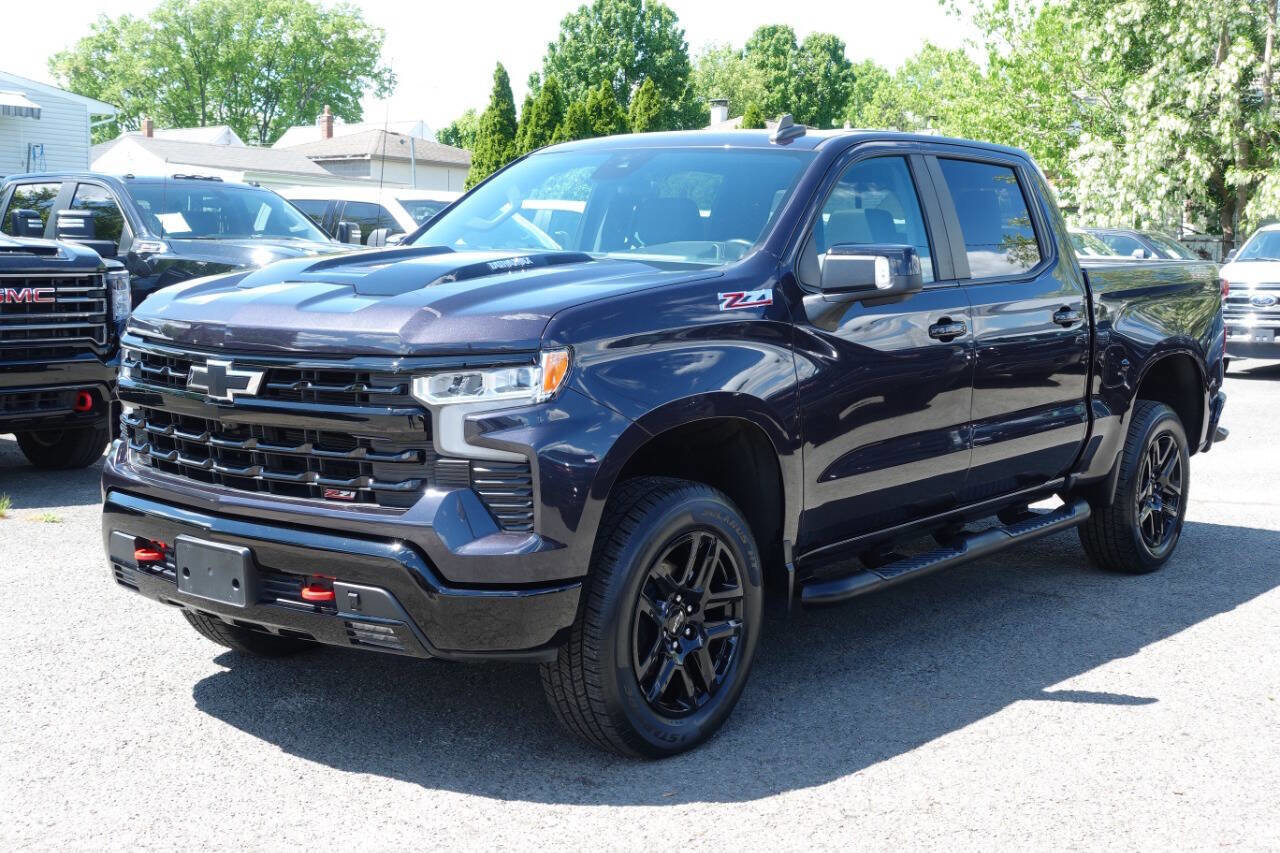 Used 2022 Chevrolet Silverado 1500 LT Trail Boss w/ LT Trail Boss Premium Package AWD/4WD image 2