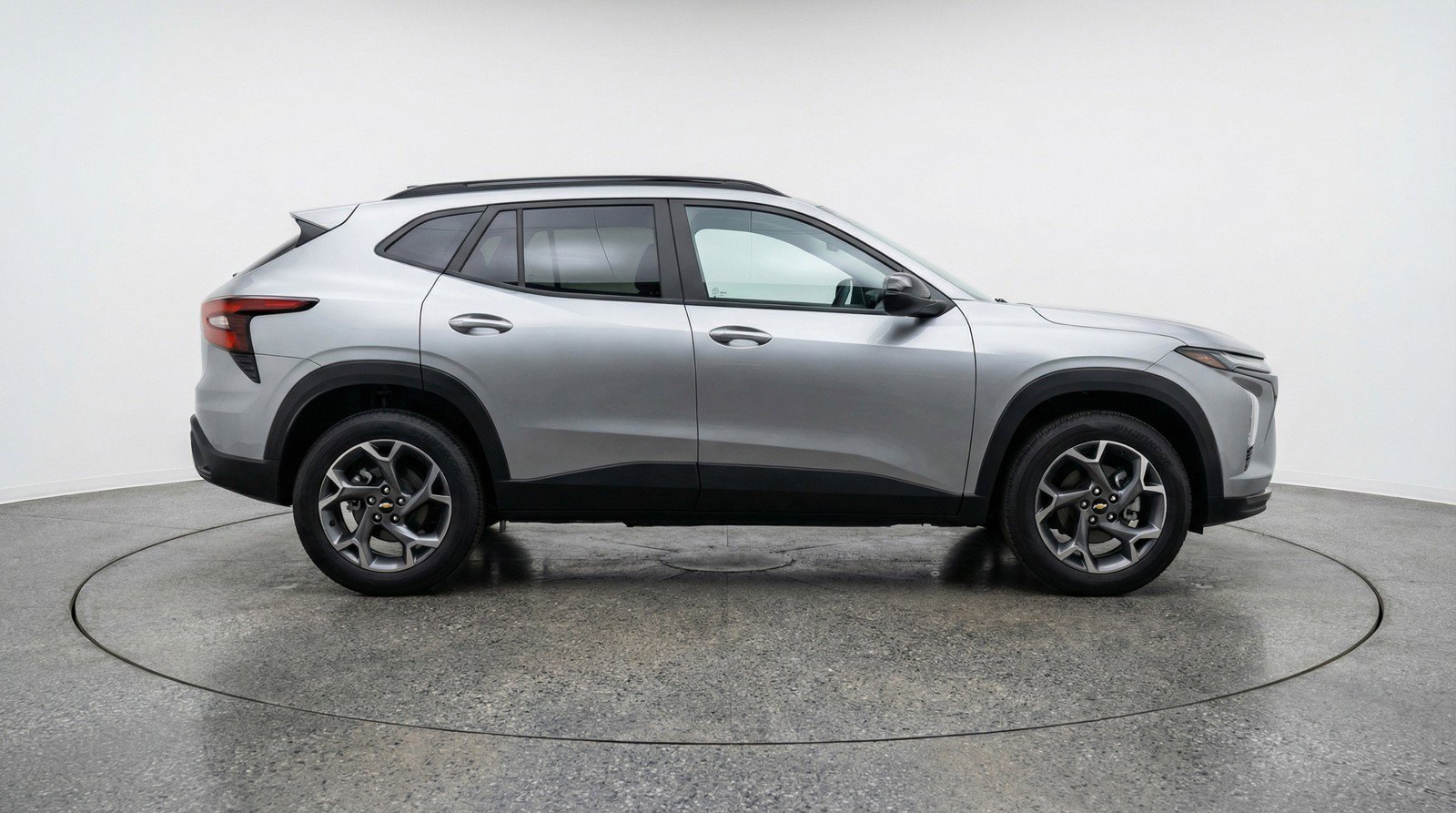 Used 2025 Chevrolet Trax LT FWD image 11