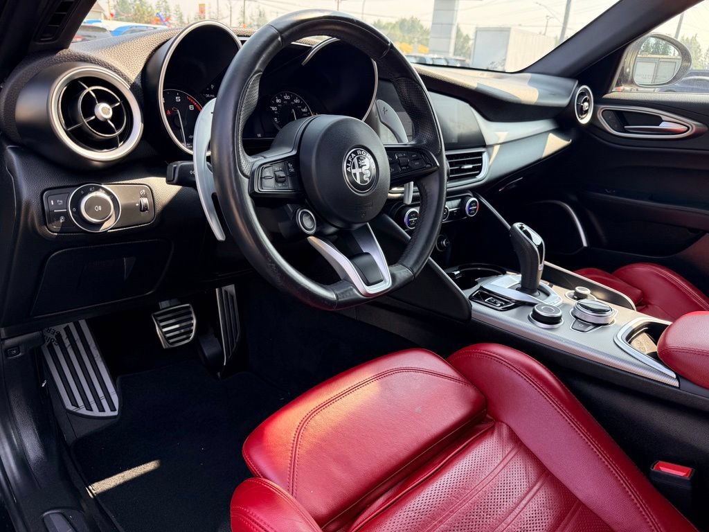 Used 2022 Alfa Romeo Giulia Veloce RWD image 23