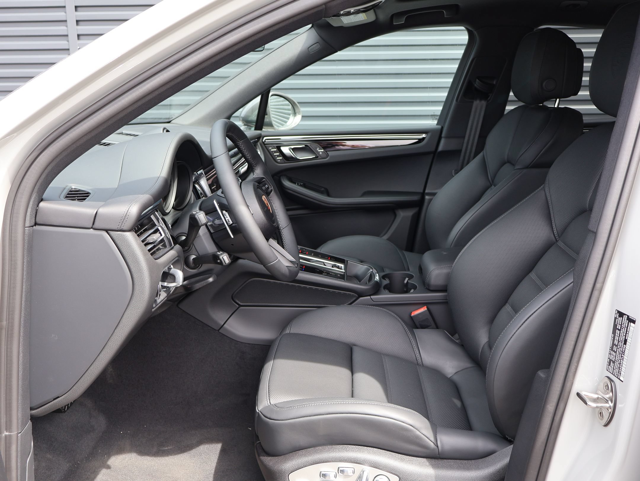 New 2026 Porsche Macan Turbo AWD/4WD image 5
