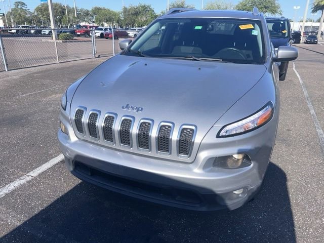 Used 2015 Jeep Cherokee Latitude w/ Comfort/Convenience Group FWD image 2