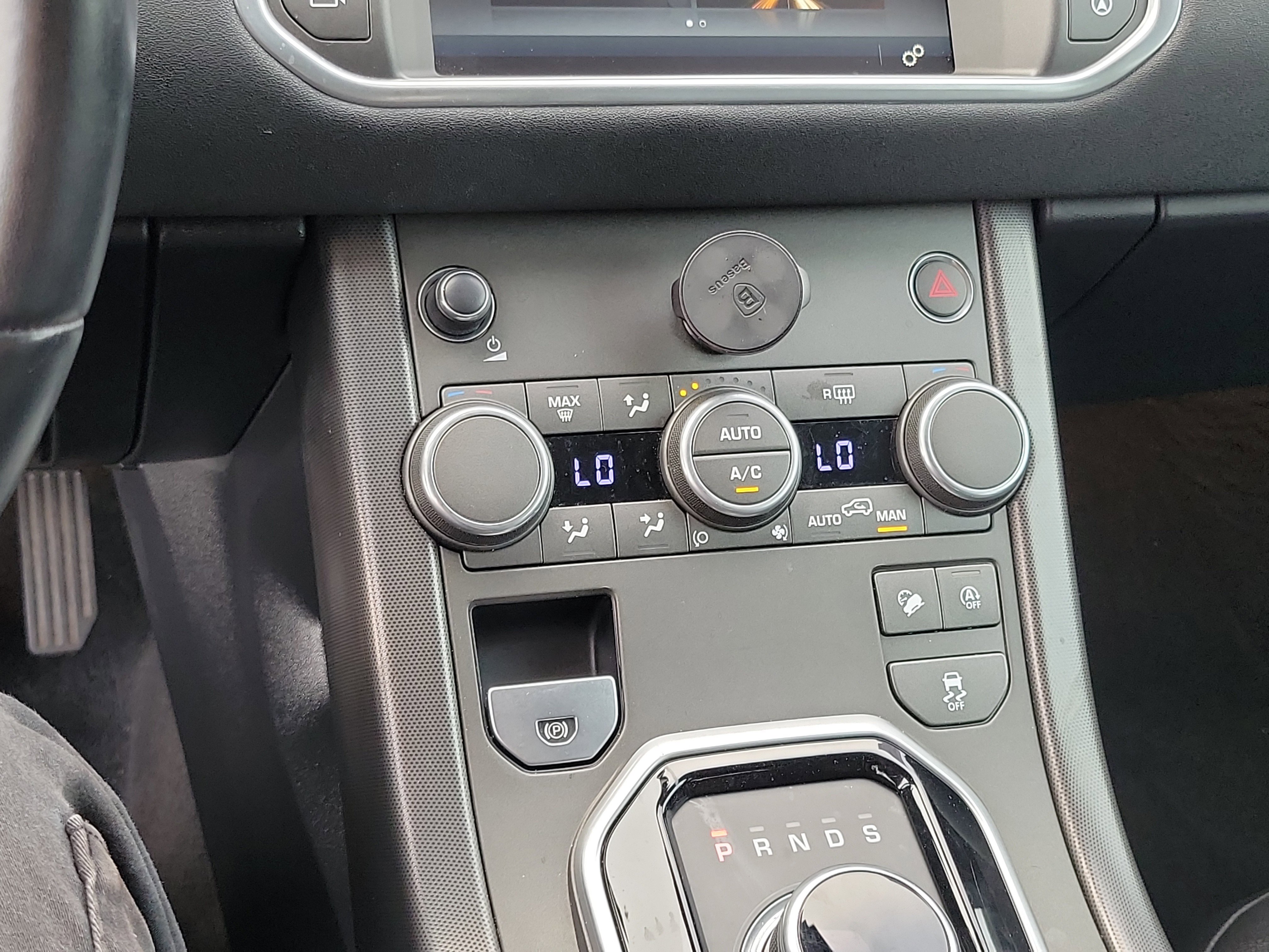 Used 2018 Land Rover Range Rover Evoque image 16