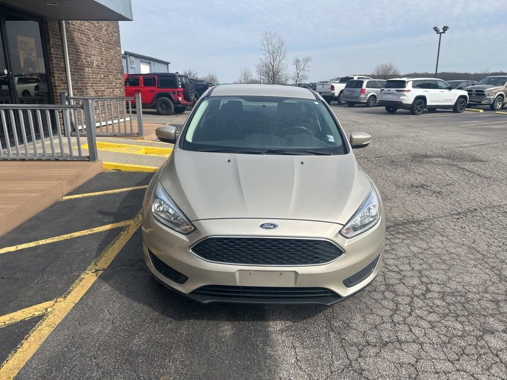 Used 2017 Ford Focus SE FWD image 2