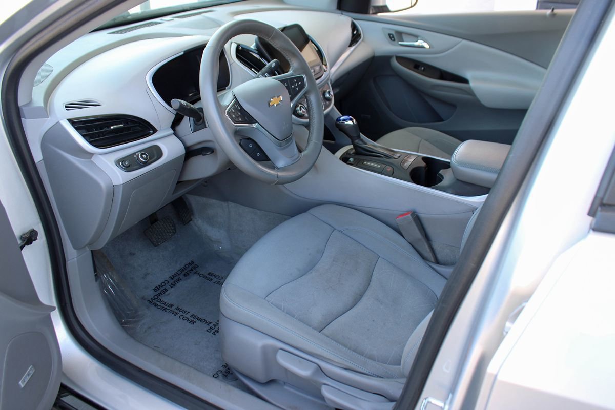 Used 2016 Chevrolet Volt LT w/ Comfort Package FWD image 12