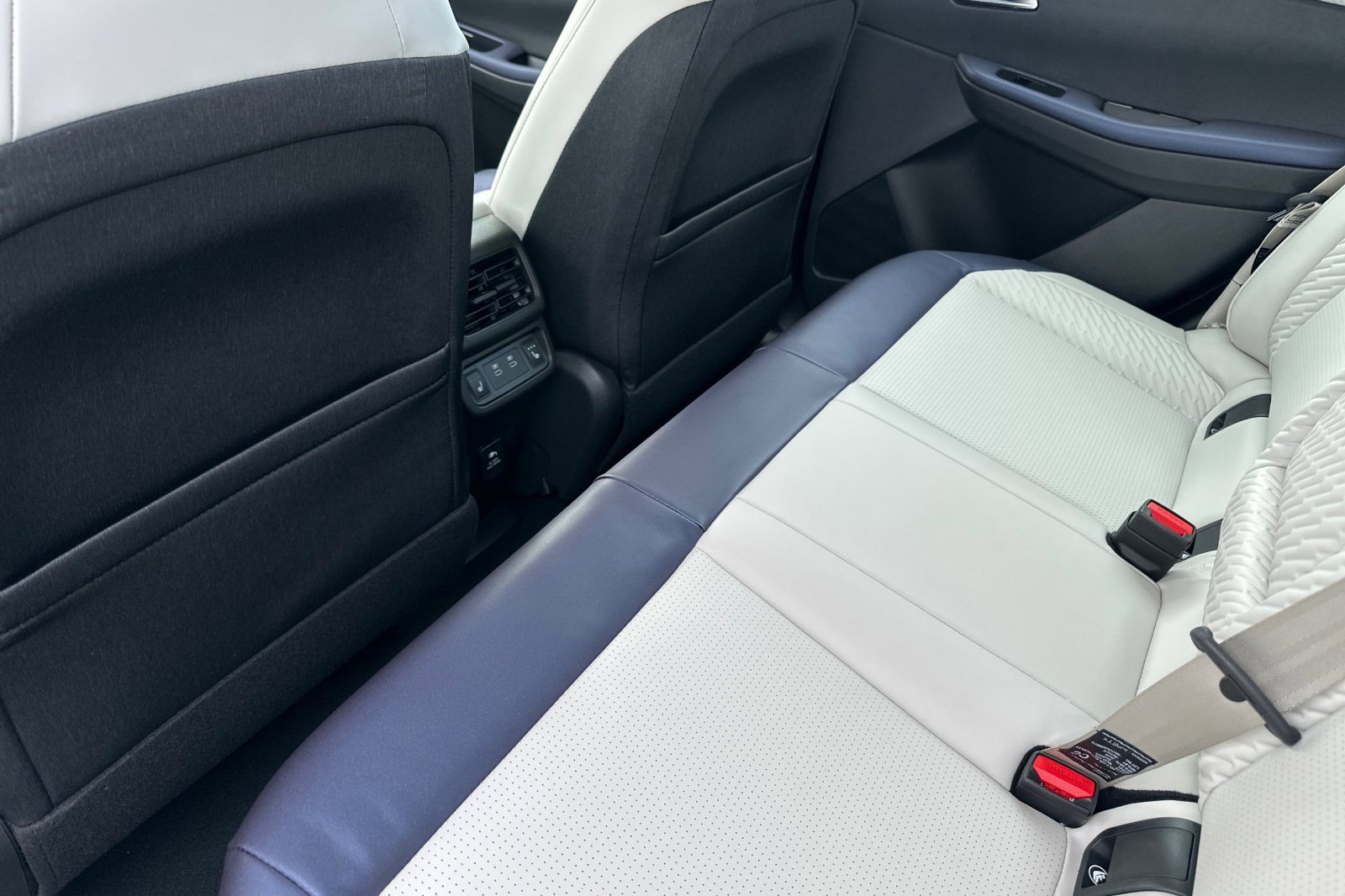 New 2026 Nissan Leaf Platinum+ w/ Cargo Package (Platinum+) image 9