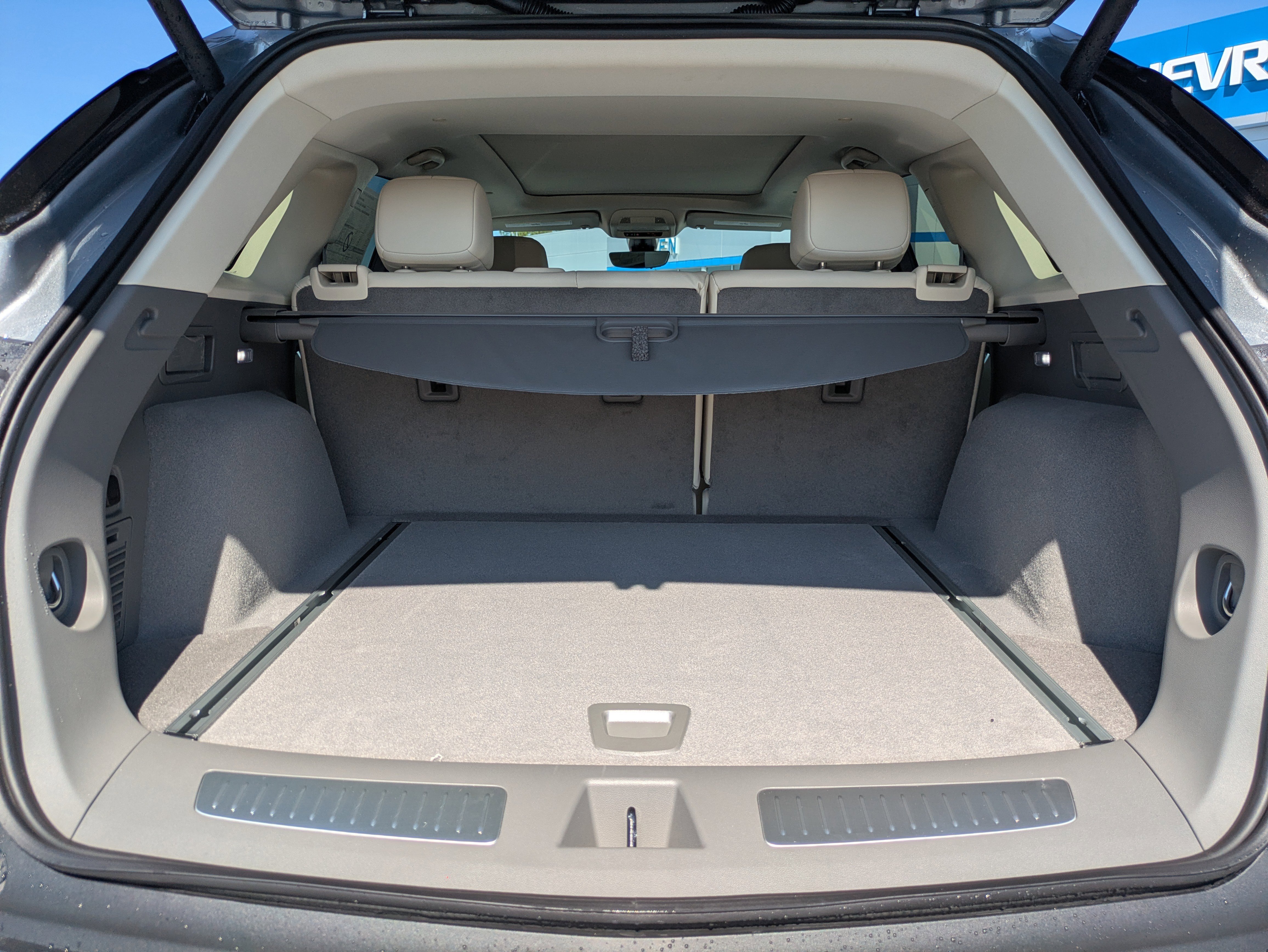 New 2026 Cadillac XT5 Premium Luxury w/ LPO, ONYX Package FWD image 7