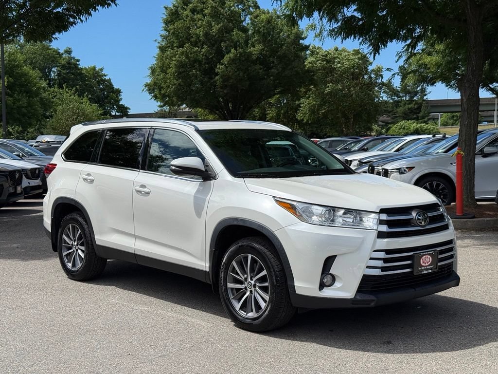 Used 2019 Toyota Highlander XLE AWD/4WD image 1