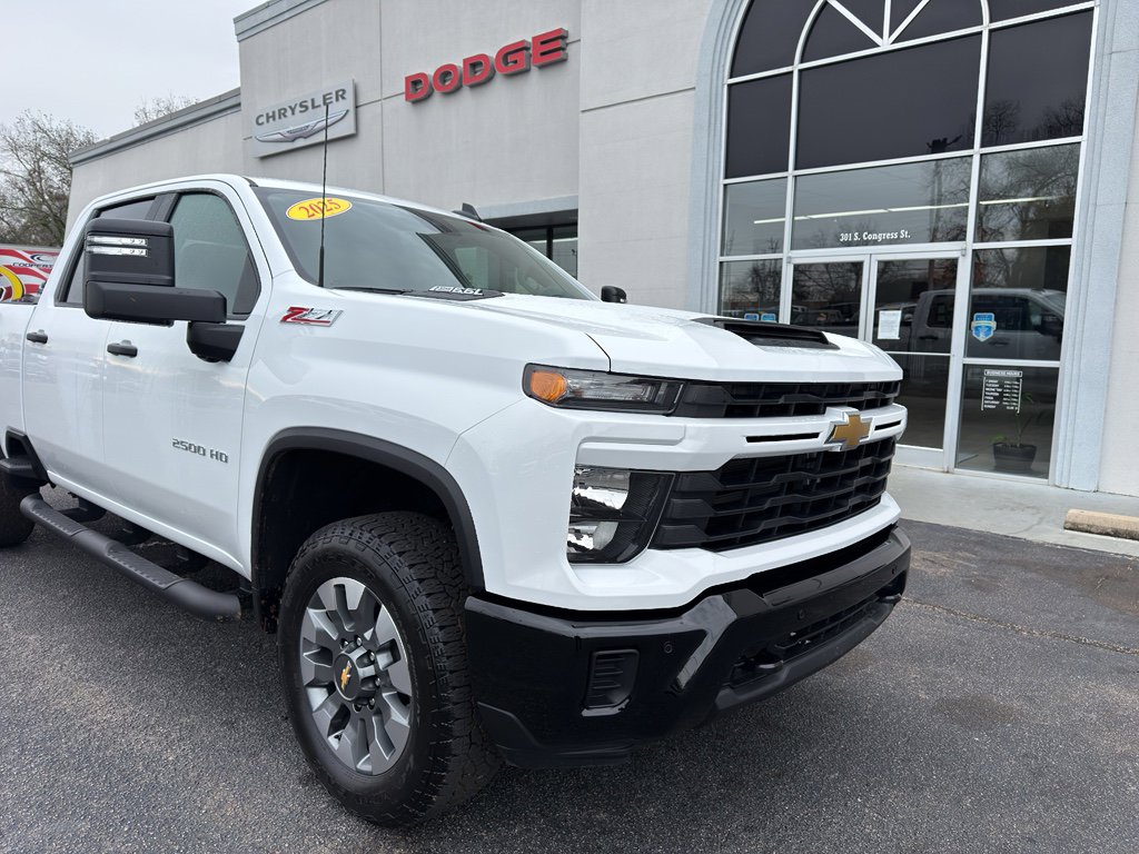 Used 2025 Chevrolet Silverado 2500 Custom w/ Custom Value Package image 2
