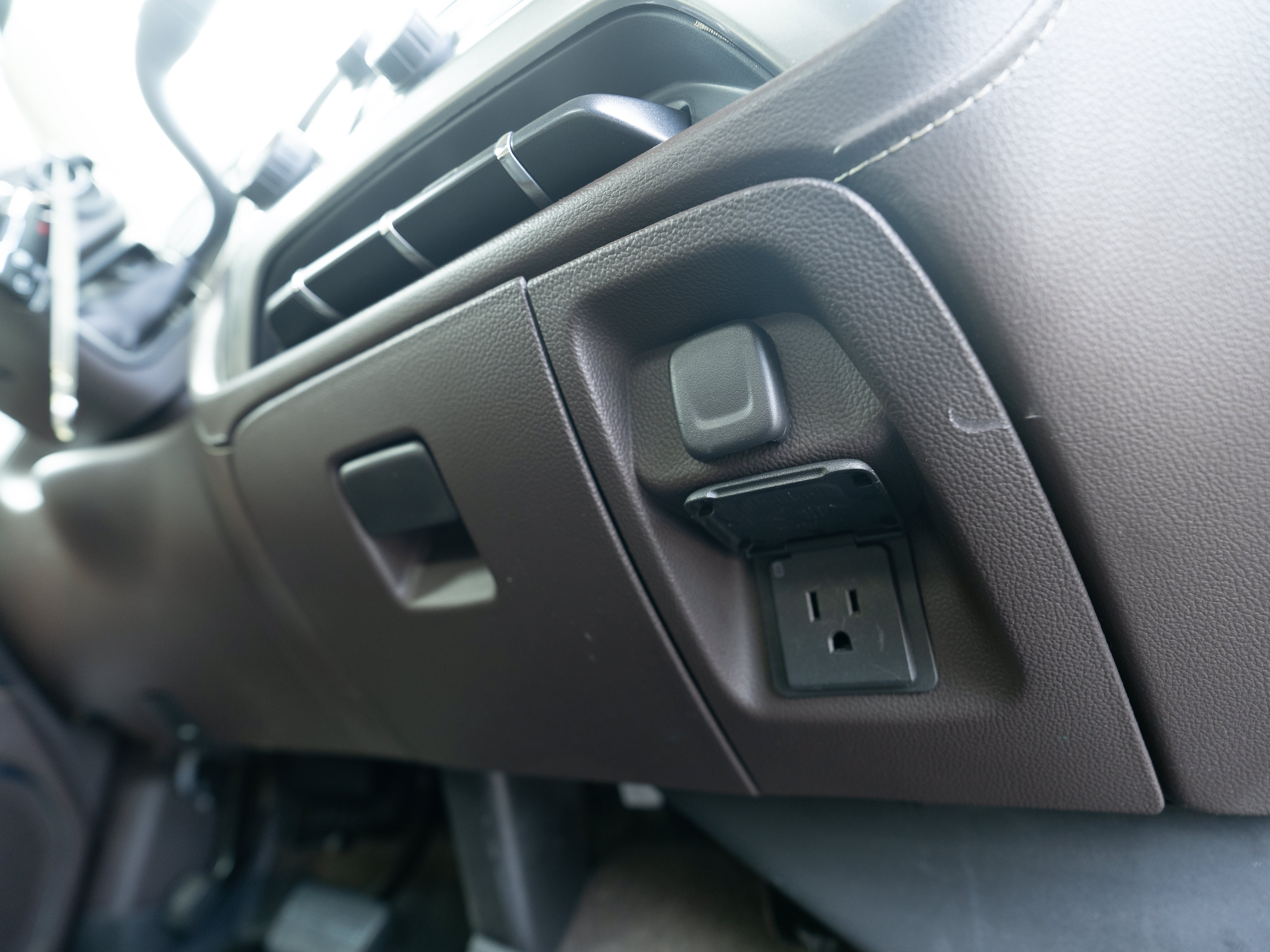 Used 2015 Chevrolet Silverado 1500 LTZ AWD/4WD image 30