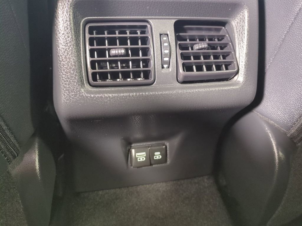 Used 2025 Toyota Camry SE w/ Multimedia Upgrade Package image 15