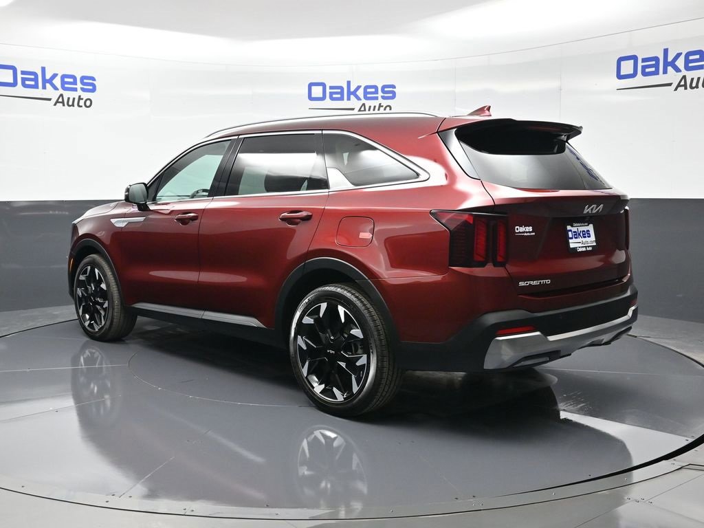 Certified 2025 Kia Sorento EX image 6