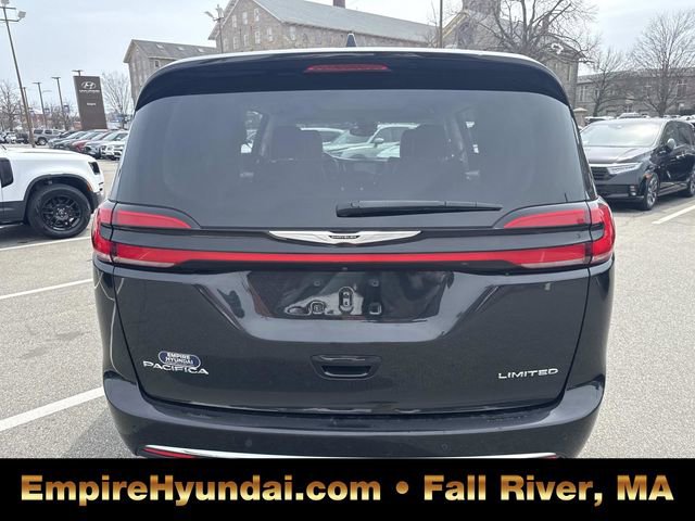 Used 2023 Chrysler Pacifica Limited image 4
