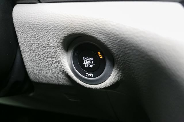 Used 2023 Chrysler Pacifica Touring-L FWD image 30