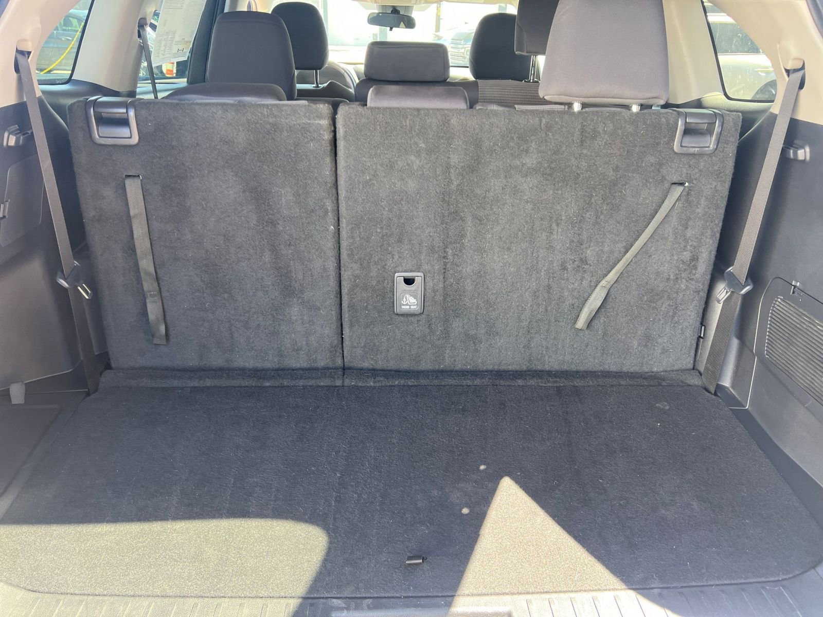 Used 2025 Toyota Highlander LE image 33