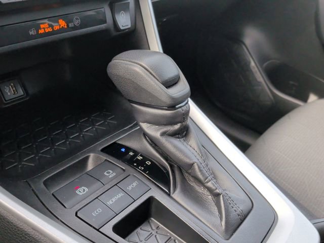 Used 2024 Toyota RAV4 XLE FWD image 22