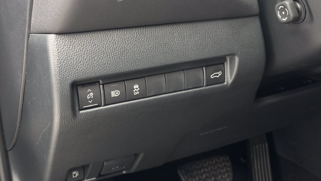 Used 2024 Toyota Venza XLE AWD/4WD image 20