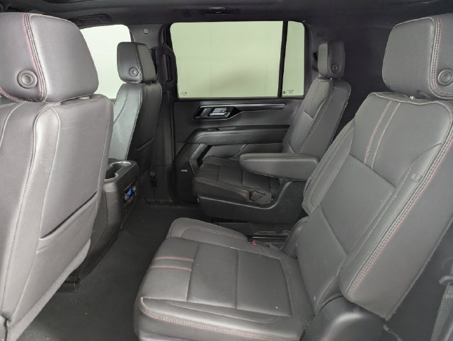 Used 2025 Chevrolet Suburban RST w/ Comfort Package AWD/4WD image 16