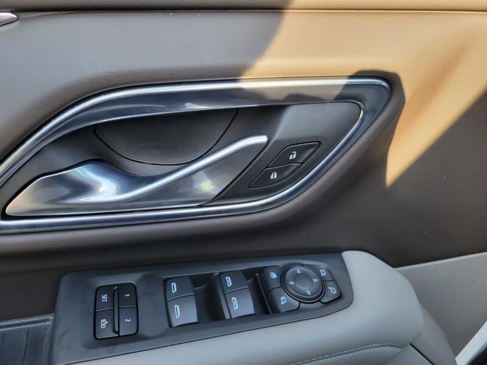 Used 2022 GMC Yukon XL SLT w/ SLT Premium Package image 10