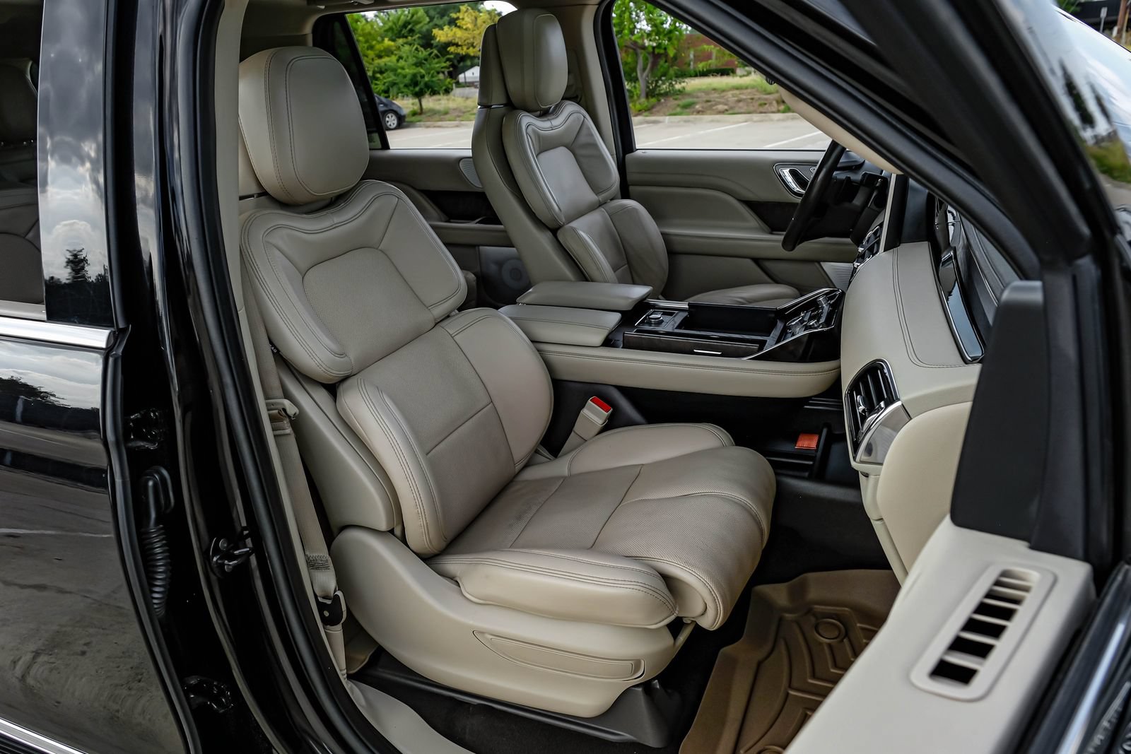 Used 2020 Lincoln Navigator L Reserve w/ Equipment Group 208A Reserve AWD/4WD image 40