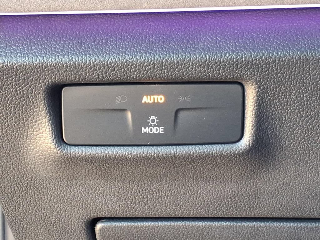 Certified 2026 Volkswagen Tiguan SE R-Line FWD image 26