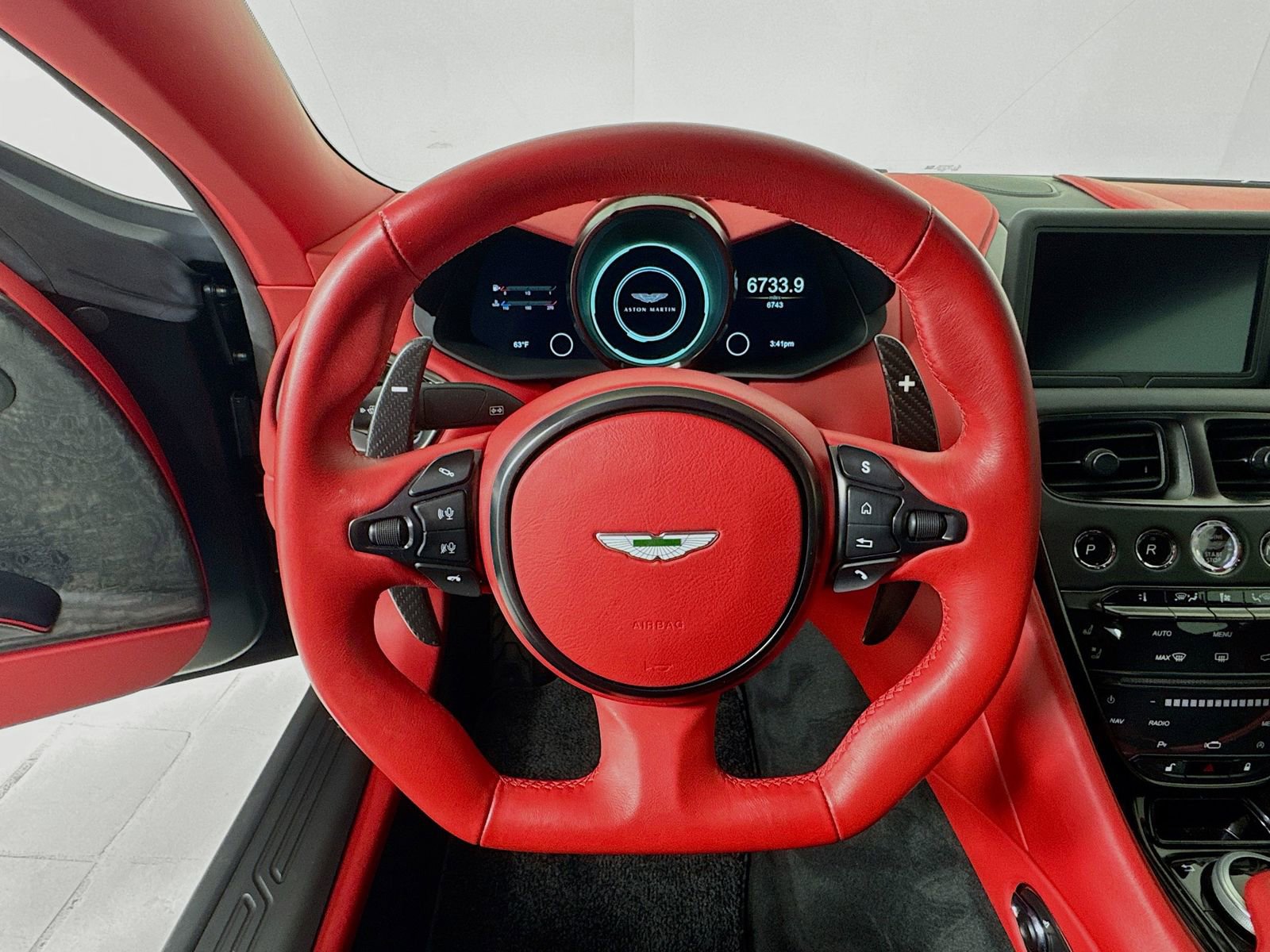 Used 2023 Aston Martin DBS Coupe RWD image 11