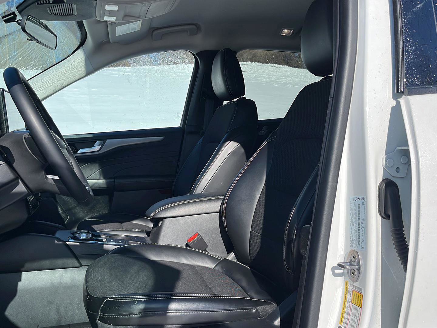 Used 2024 Ford Escape SE image 11