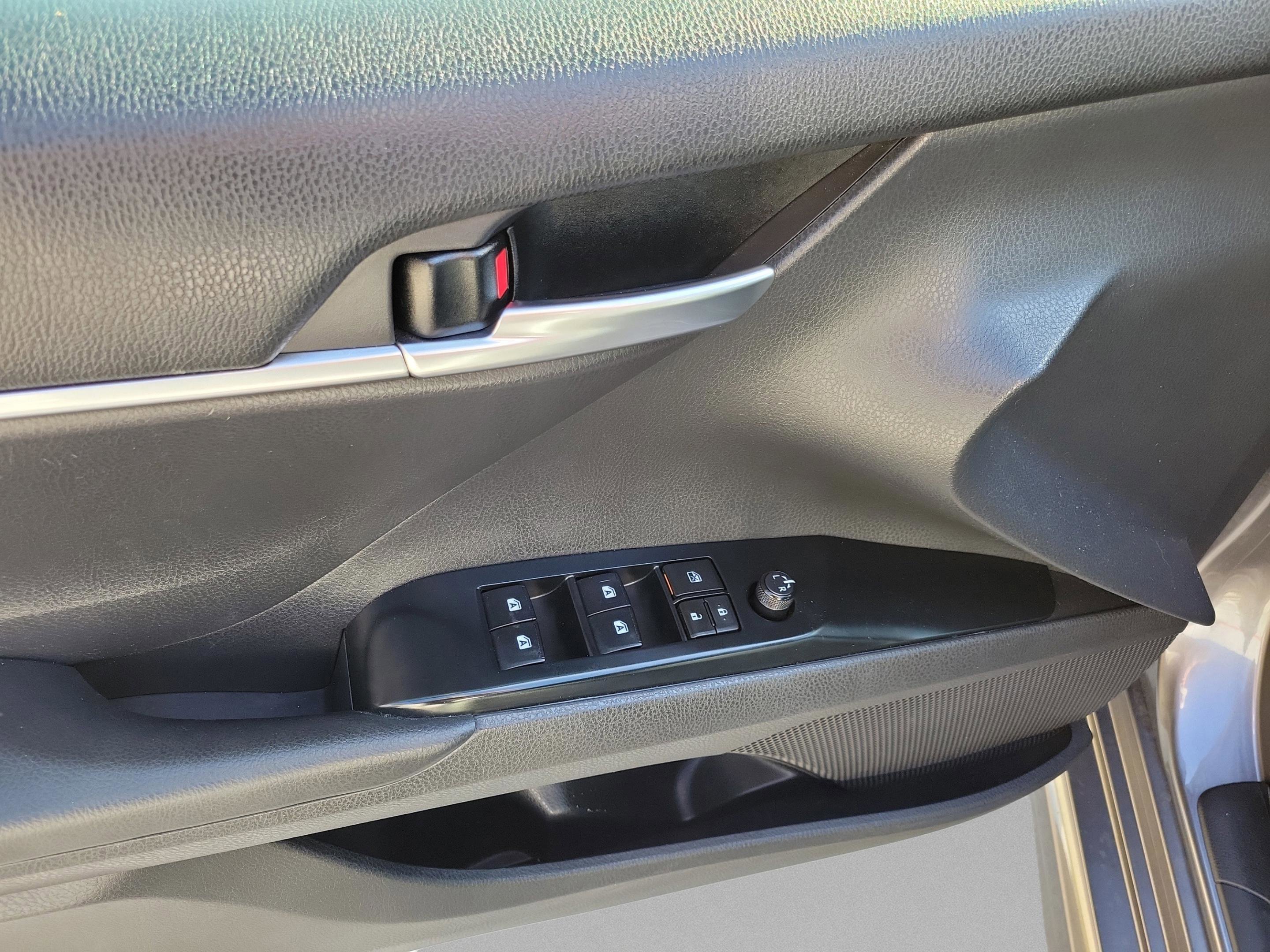 Used 2018 Toyota Camry SE w/ Moonroof Package FWD image 27