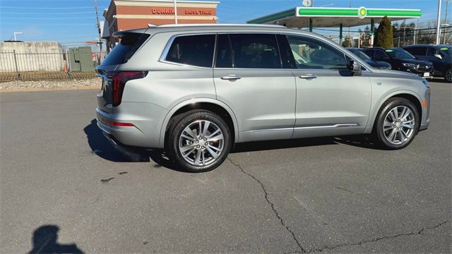 Used 2023 Cadillac XT6 Premium Luxury image 9