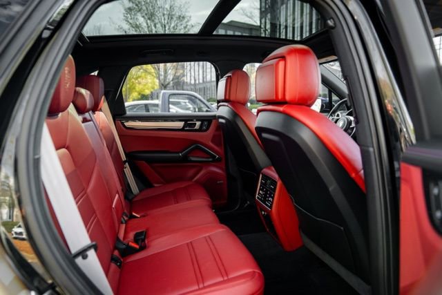 Used 2023 Porsche Cayenne Platinum Edition image 44