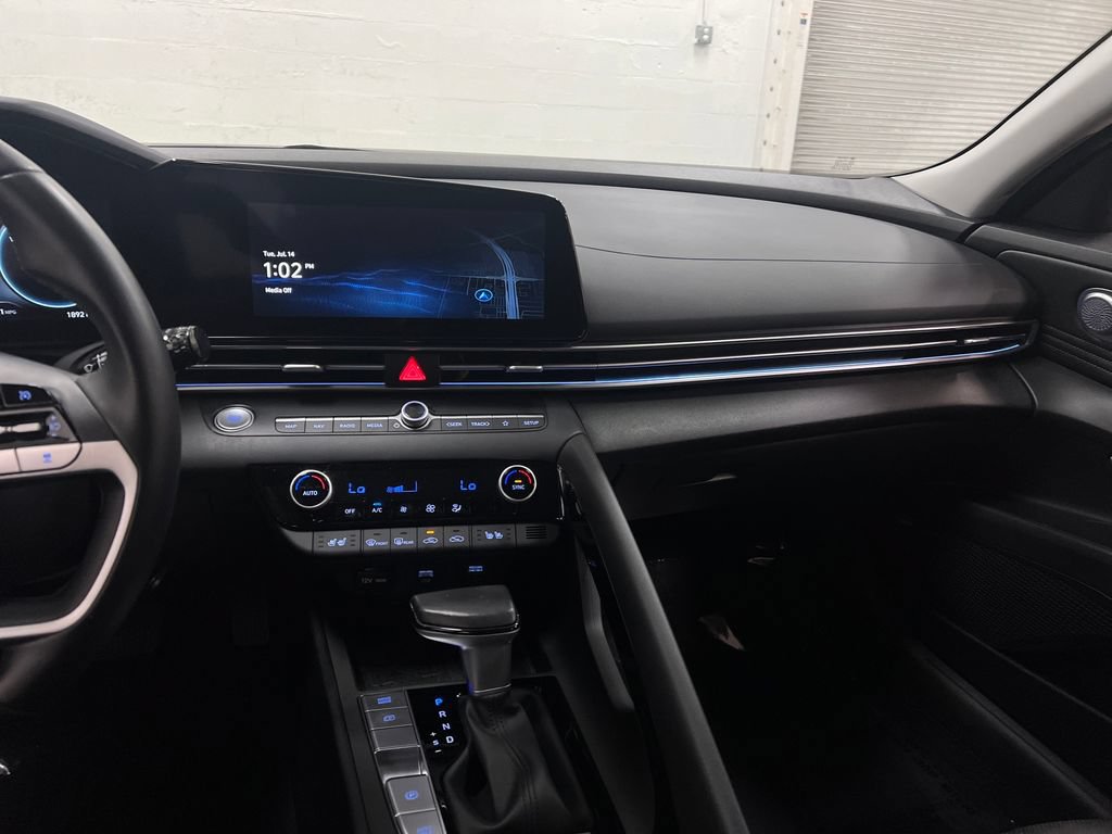 Used 2023 Hyundai Elantra Limited FWD image 19