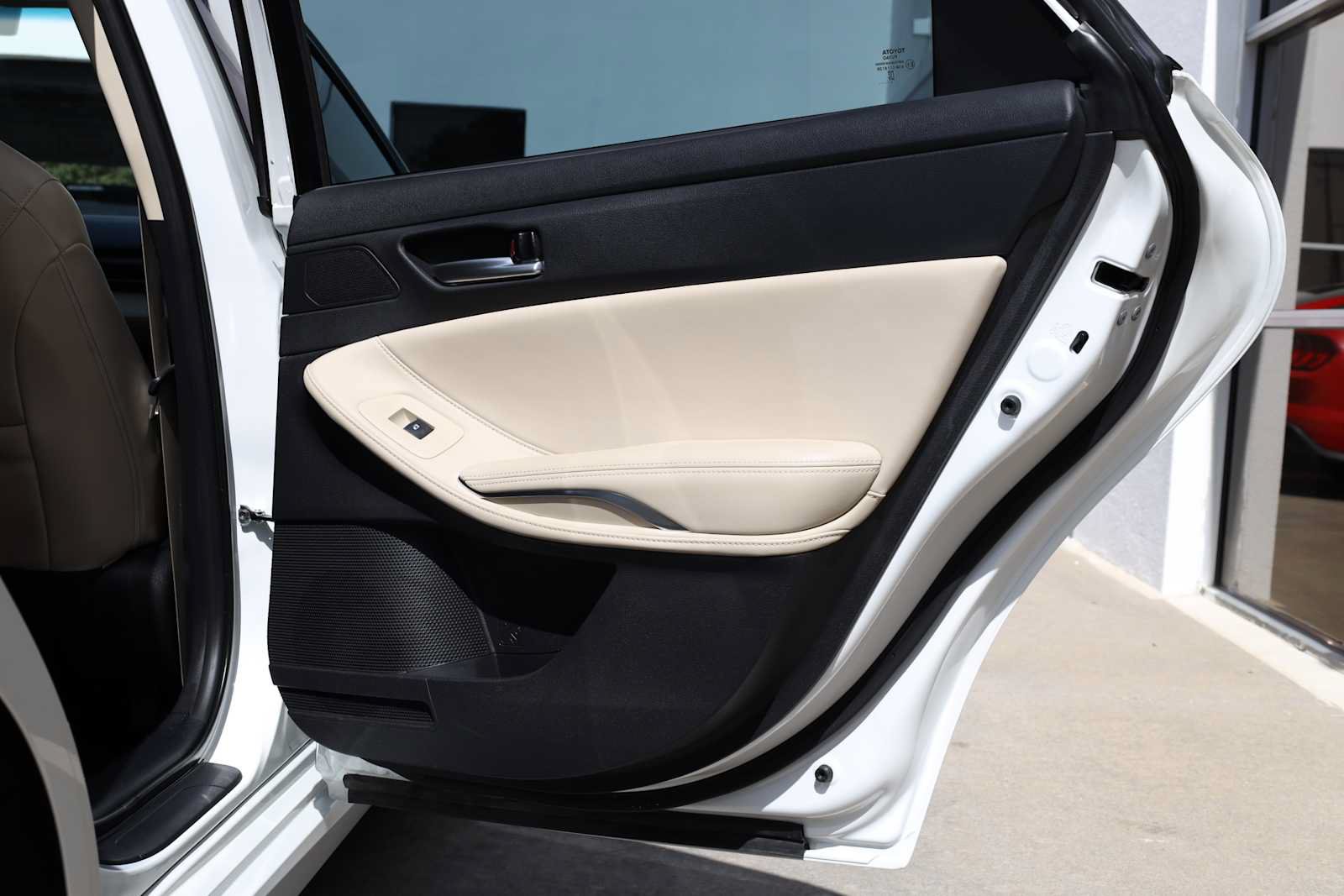 Used 2021 Toyota Avalon XLE FWD image 46