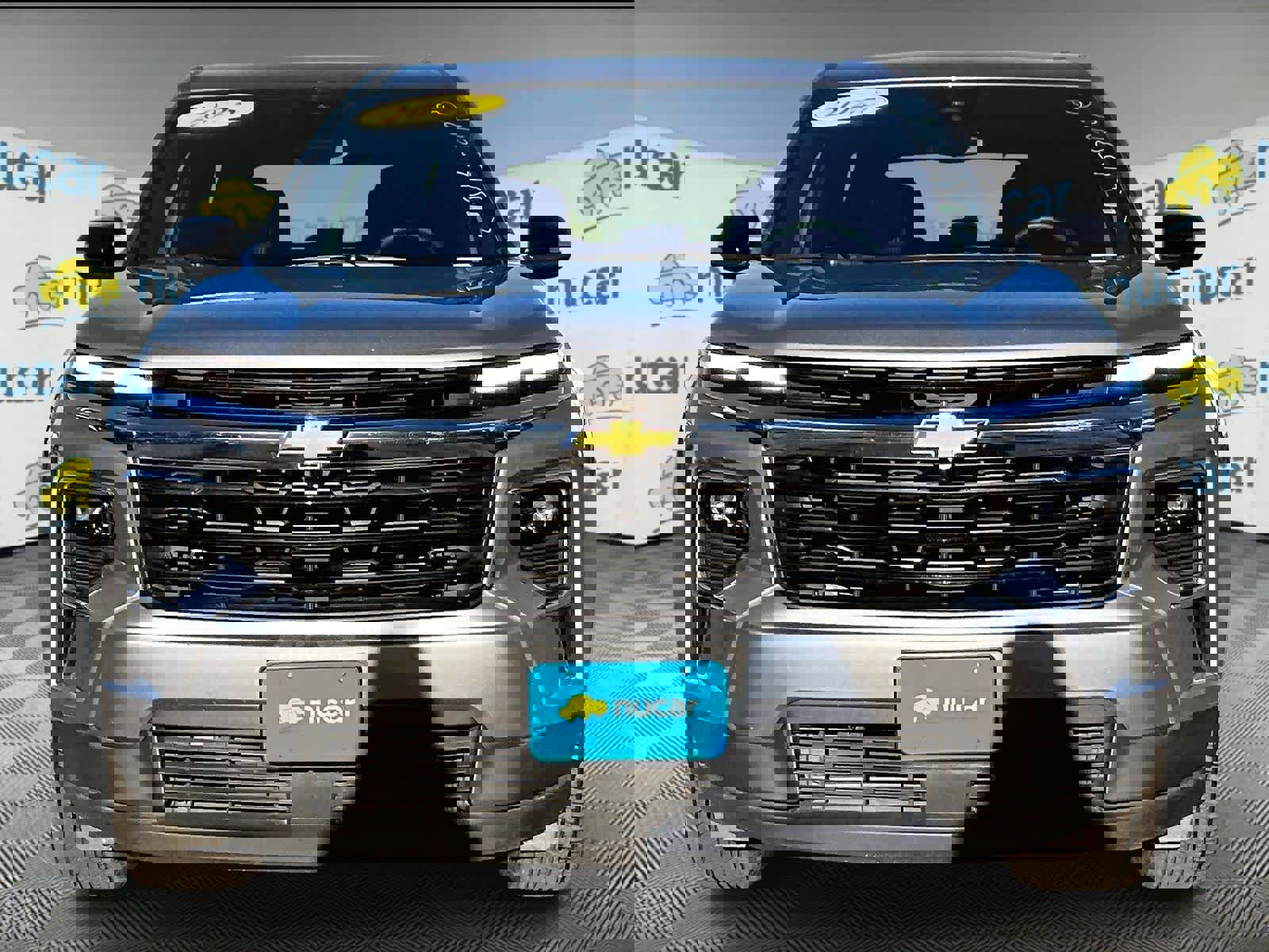 Used 2025 Chevrolet Traverse LT image 2