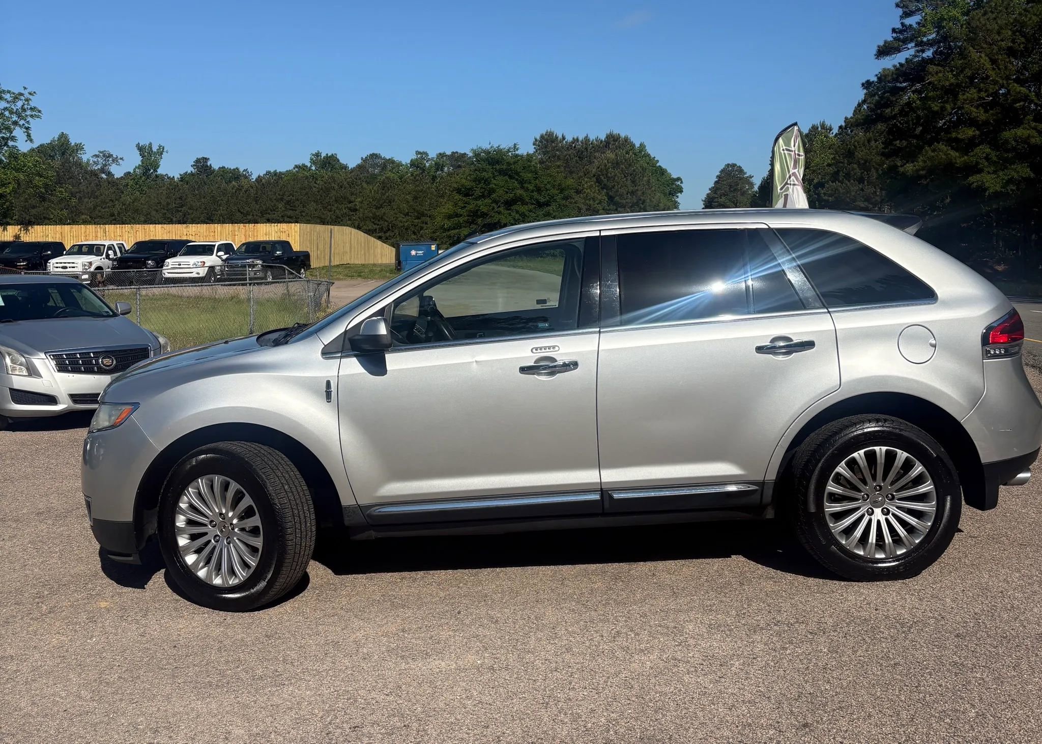 Used 2013 Lincoln MKX AWD image 3