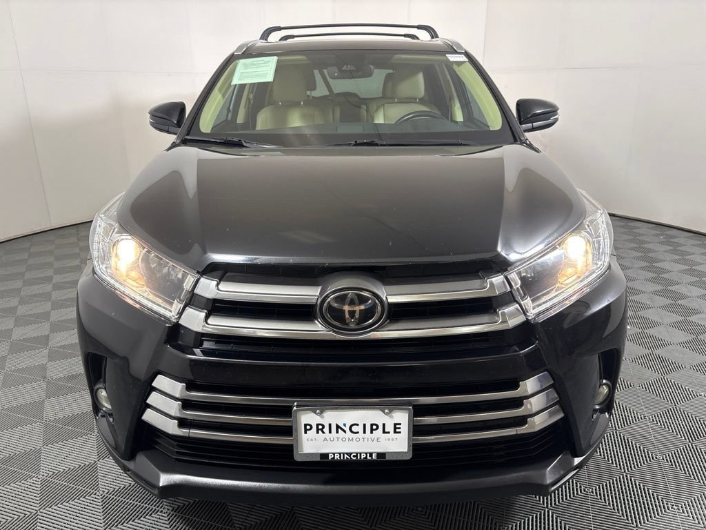 Used 2017 Toyota Highlander Limited FWD image 3