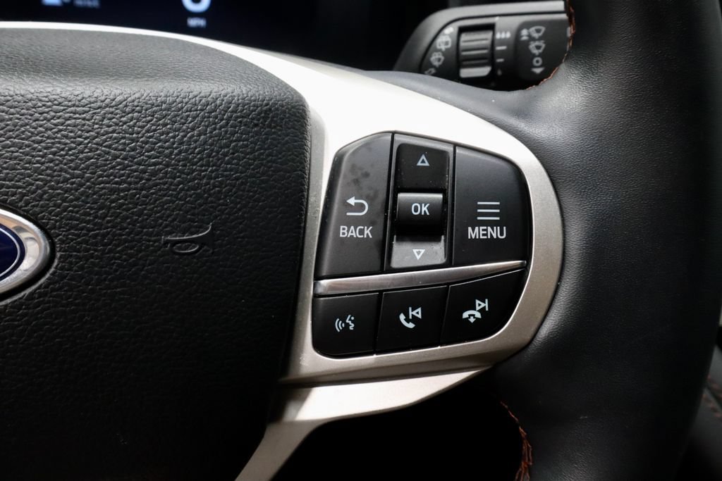 Used 2025 Ford Explorer Active AWD/4WD image 31
