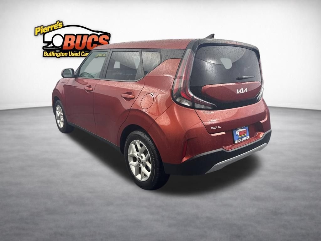 Used 2023 Kia Soul LX w/ LX Technology Package FWD image 3