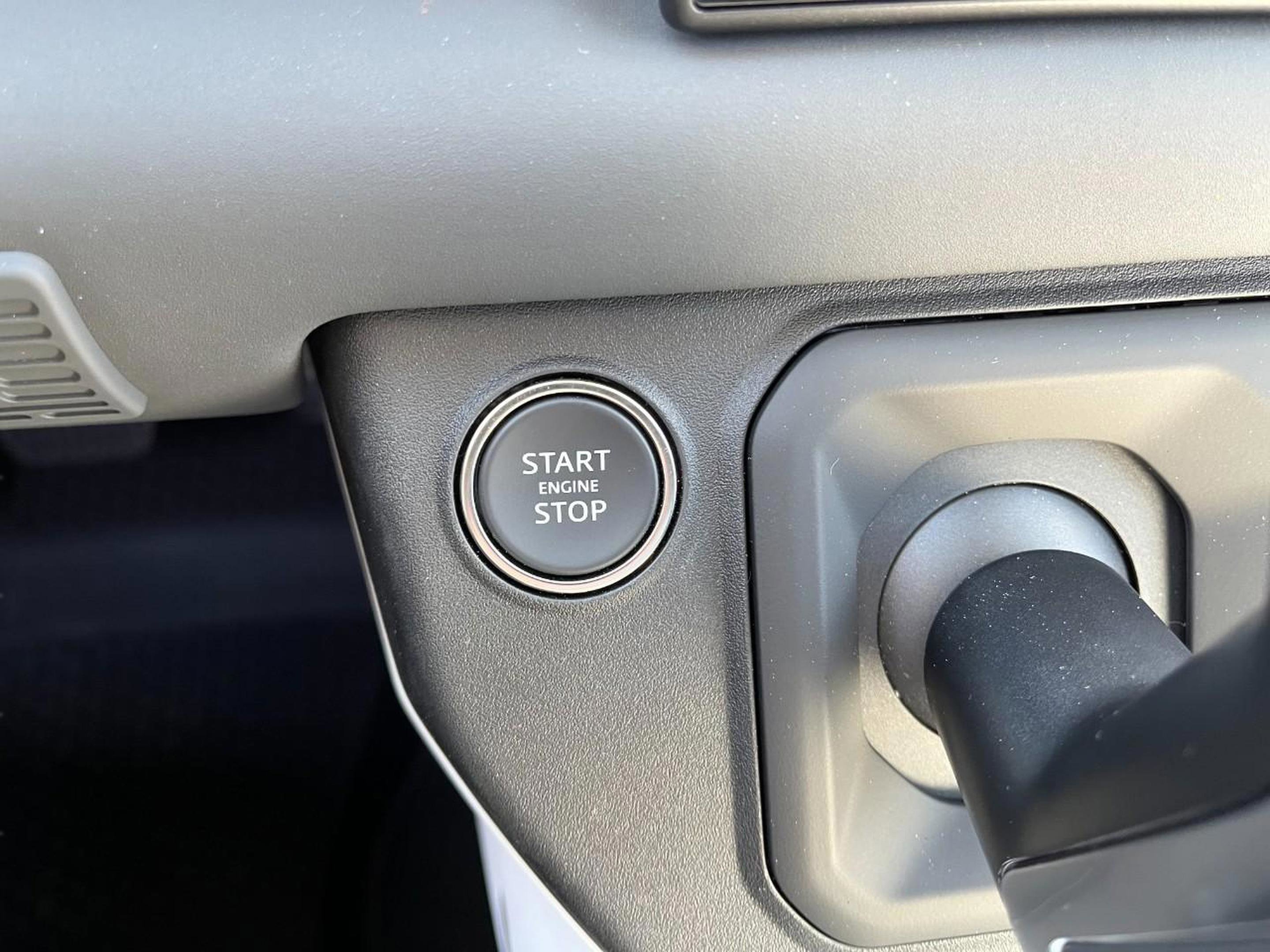 Certified 2025 Land Rover Defender 110 X-Dynamic SE image 28