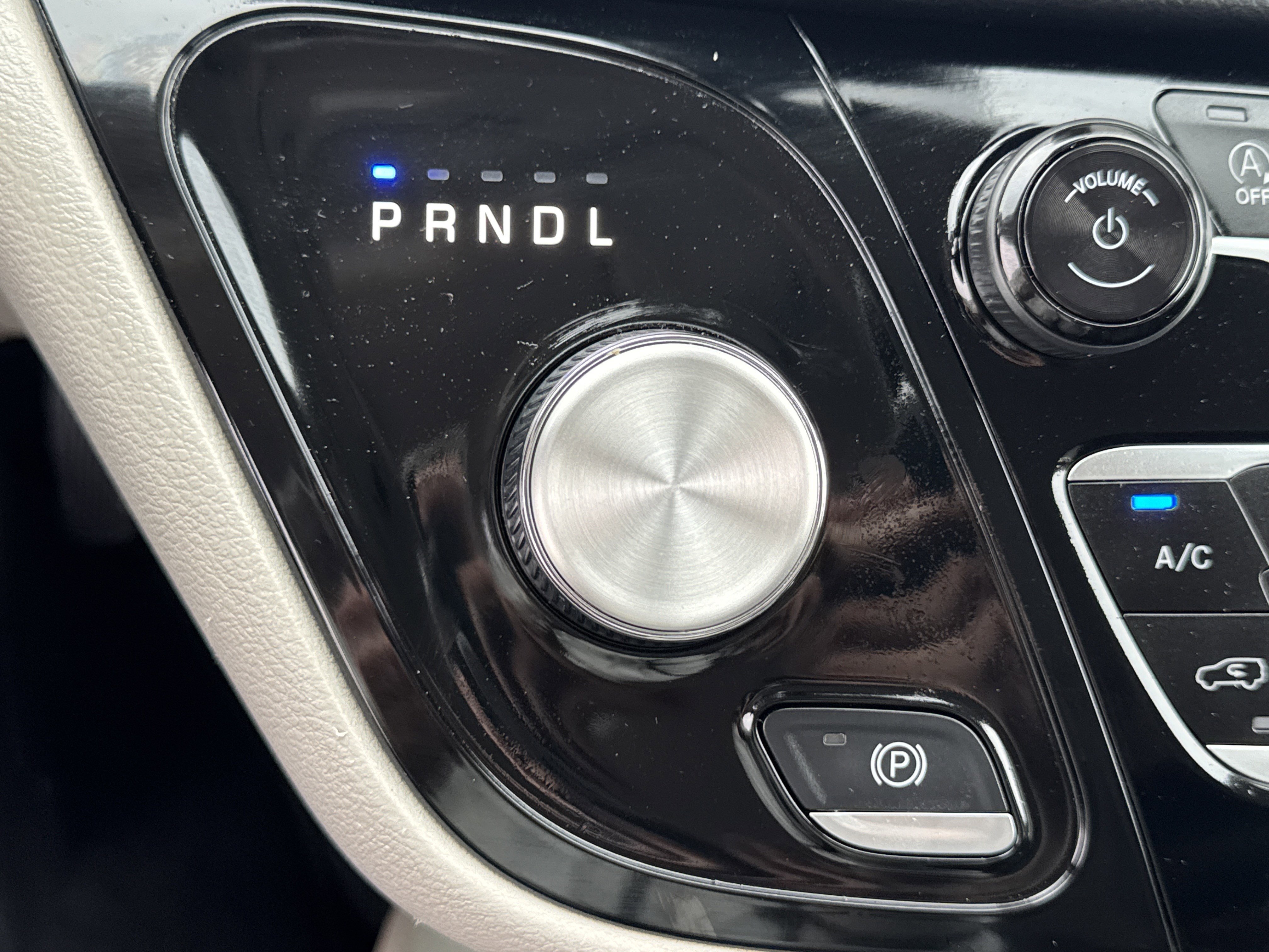 Used 2024 Chrysler Pacifica Touring-L image 21