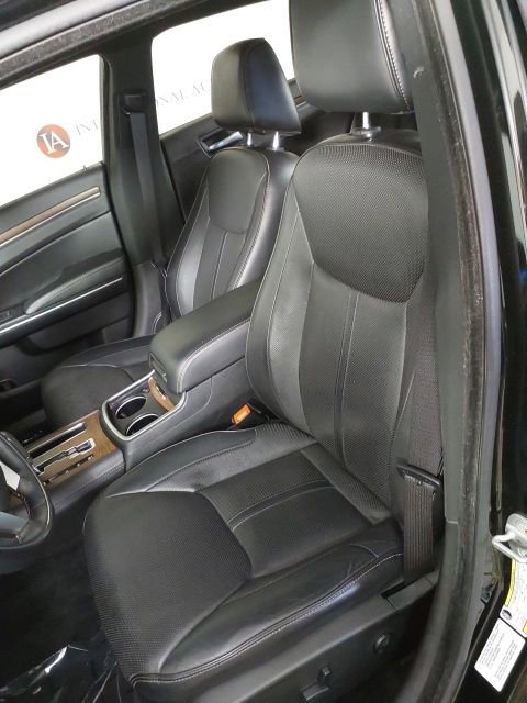 Used 2012 Chrysler 300 C Luxury Series RWD image 13